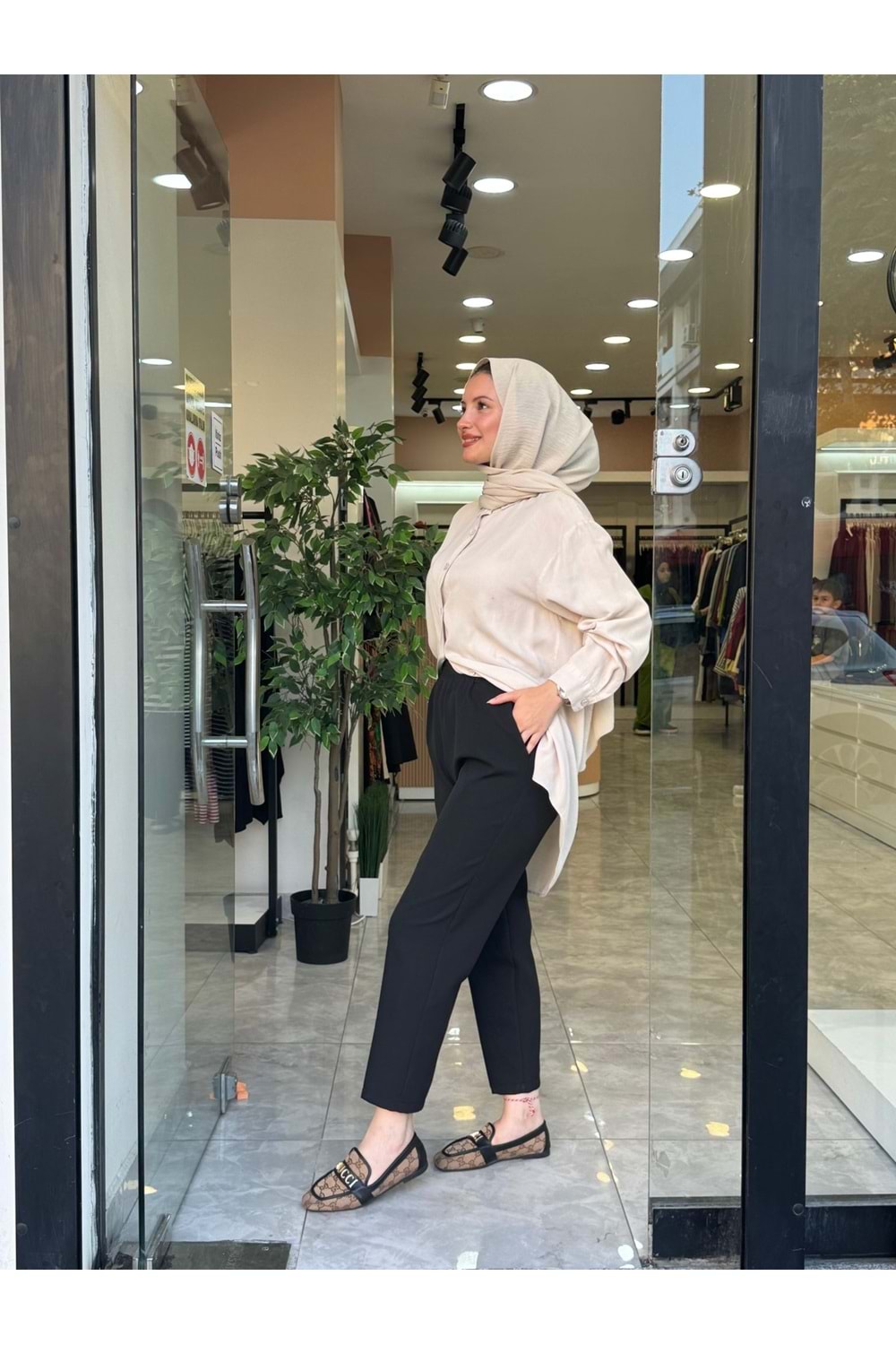 ÜTÜ İZLİ PANTOLON - SİYAH - 2