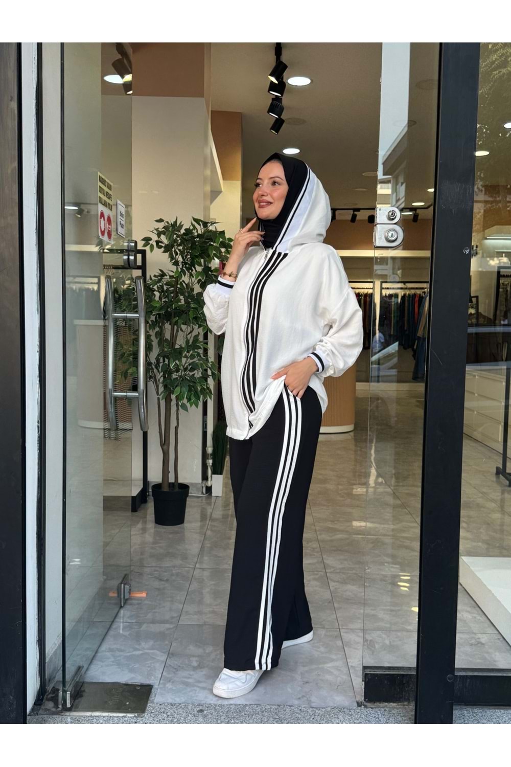 FLORA SPOR TAKIM - BEYAZ SİYAH - S-M