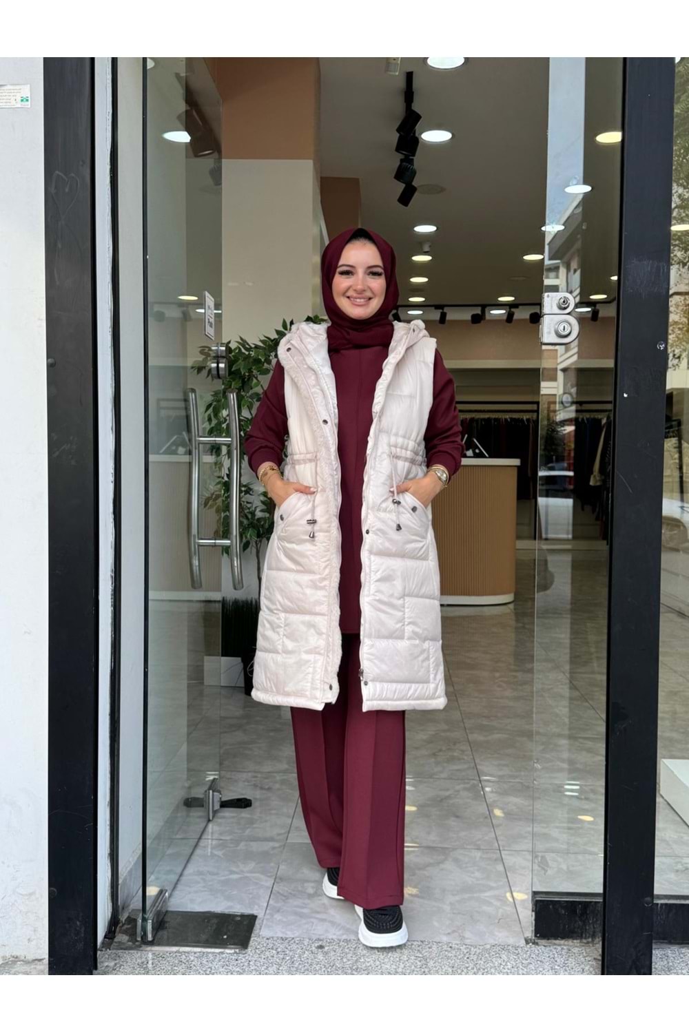 KOPÜŞONLU ARA BOY ŞİŞME YELEK - KREM - 38