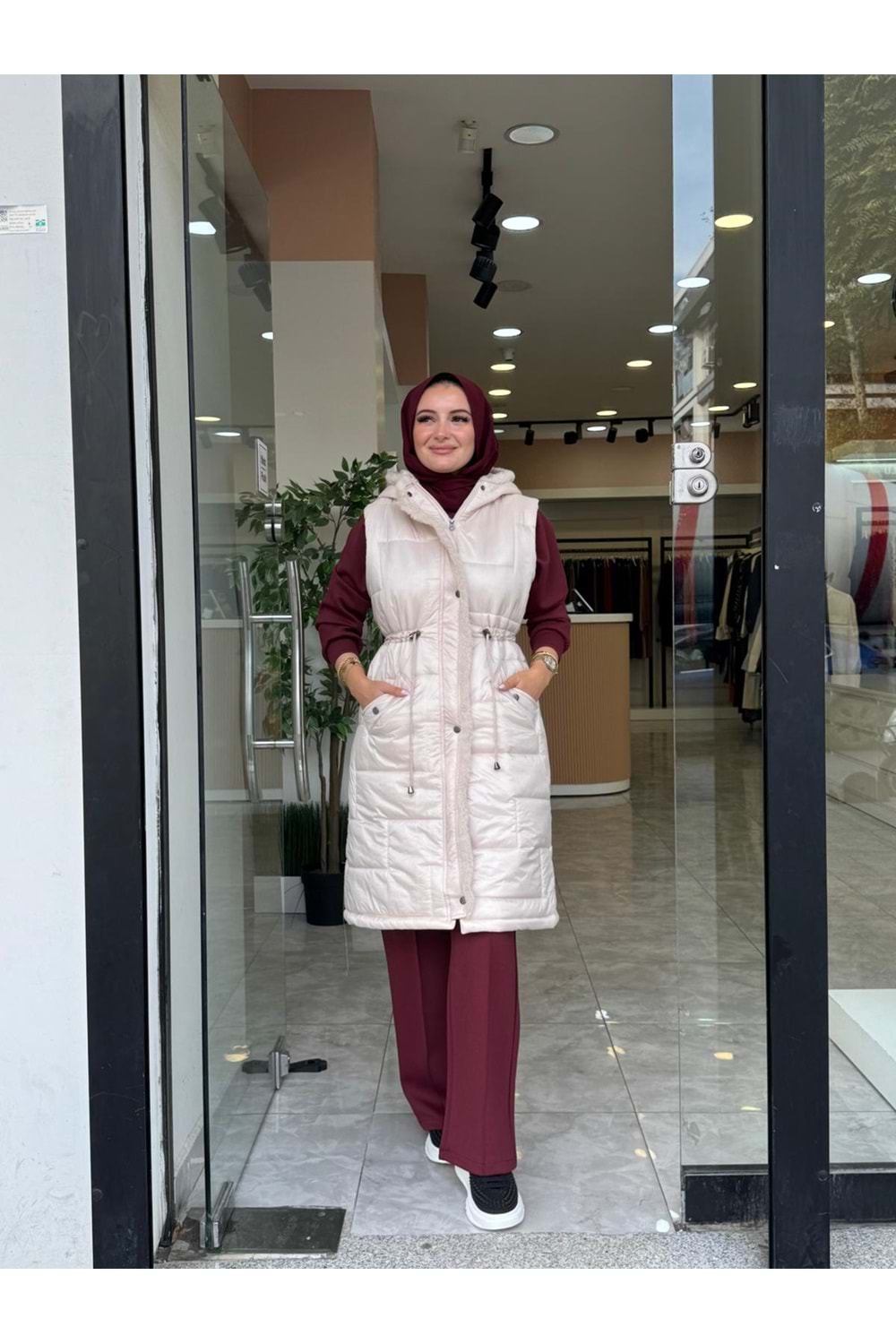 KOPÜŞONLU ARA BOY ŞİŞME YELEK - KREM - 40