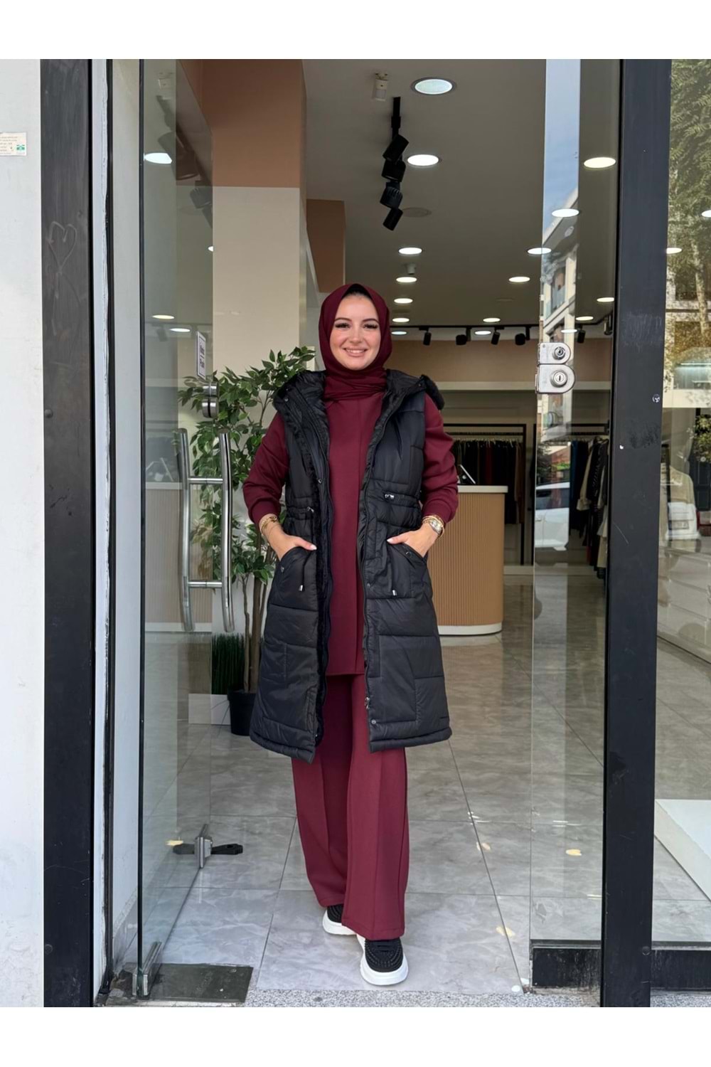 KOPÜŞONLU ARA BOY ŞİŞME YELEK - SİYAH - 38