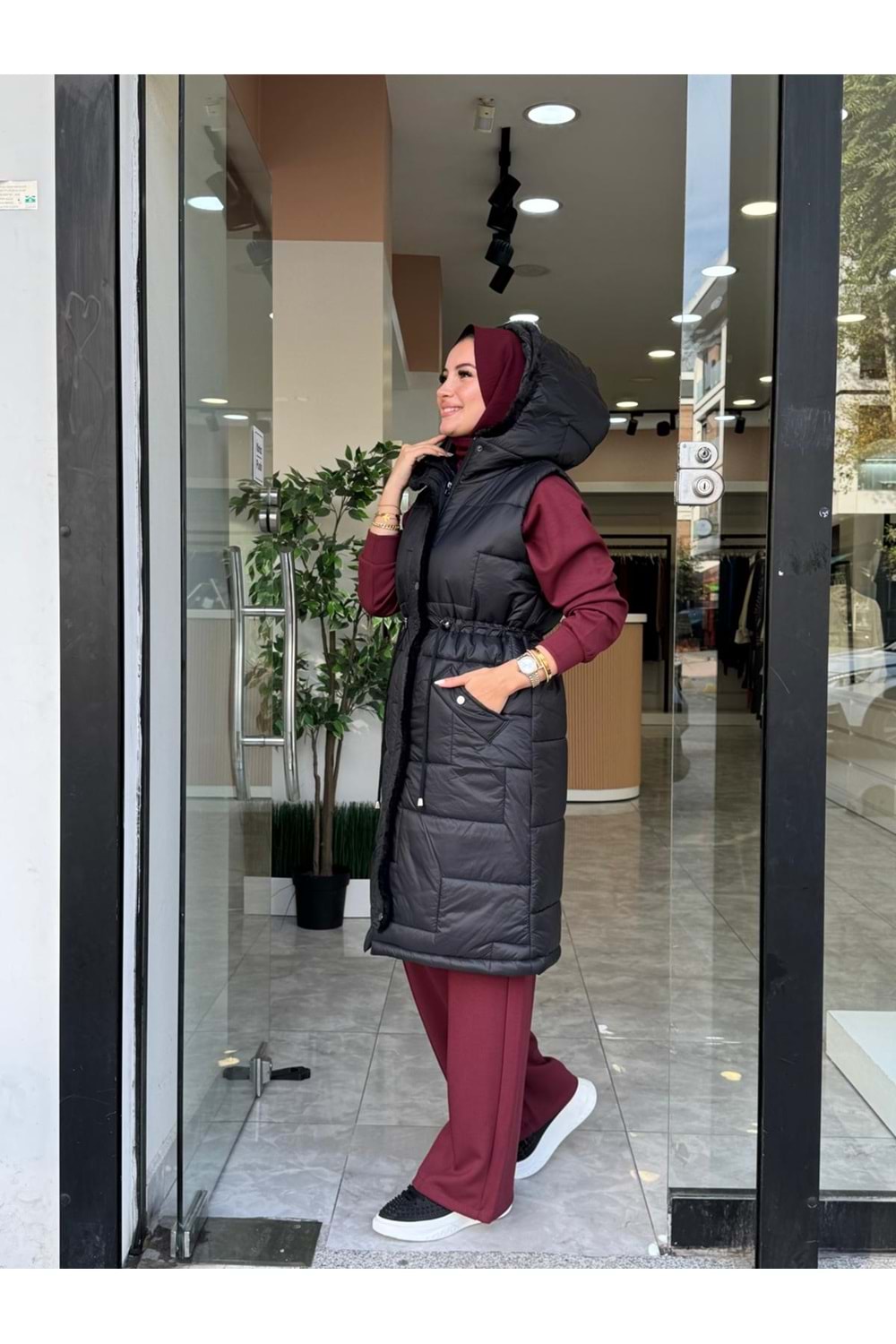 KOPÜŞONLU ARA BOY ŞİŞME YELEK - SİYAH - 38