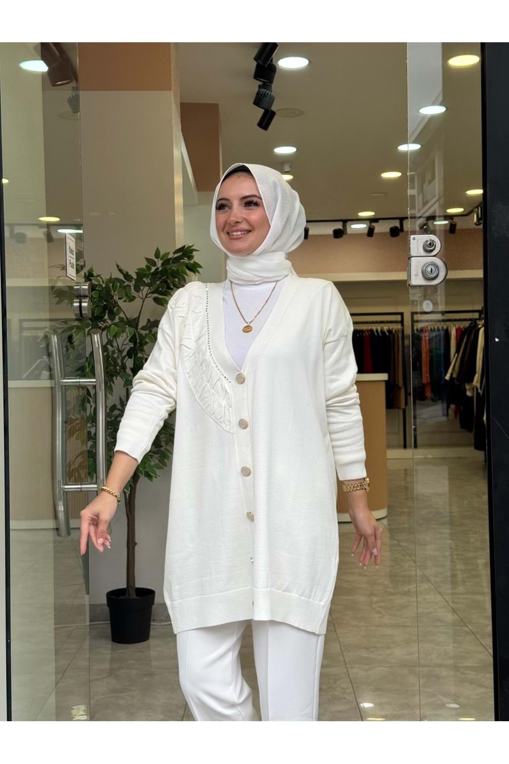 MERSERİZE BÜZGÜ DÜĞMELİ HIRKA - BEYAZ - STD
