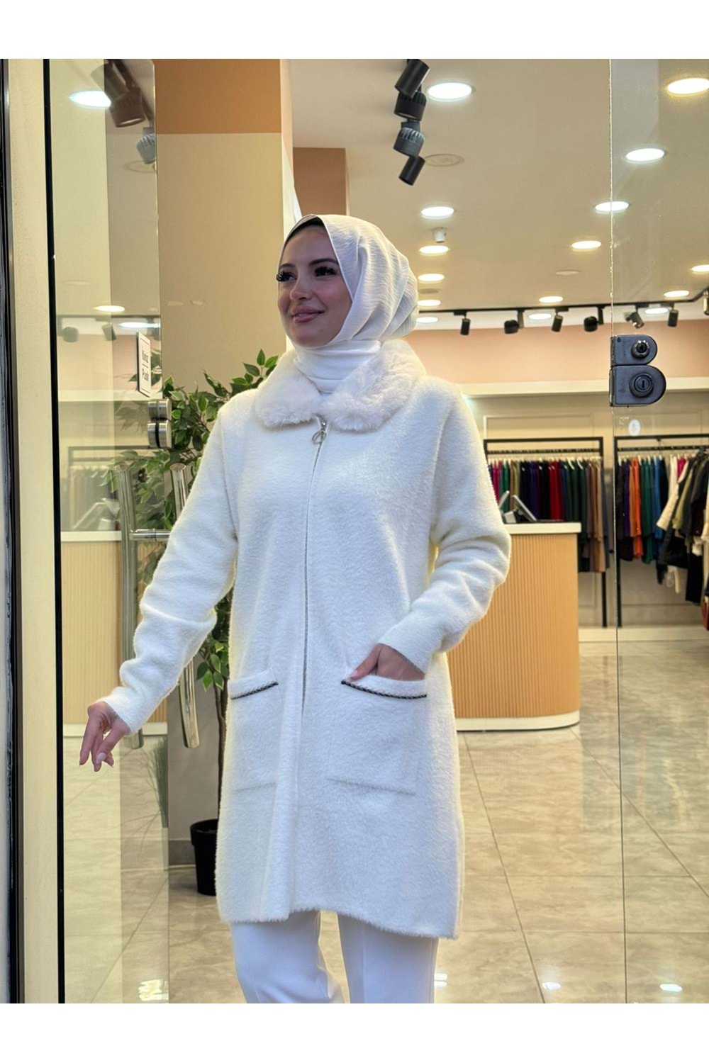 KISA KÜRK YAKA HIRKA - BEYAZ - STD