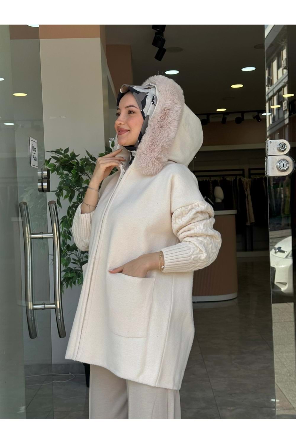 KAPÜŞONLU KÜRK HIRKA - EKRU - STD