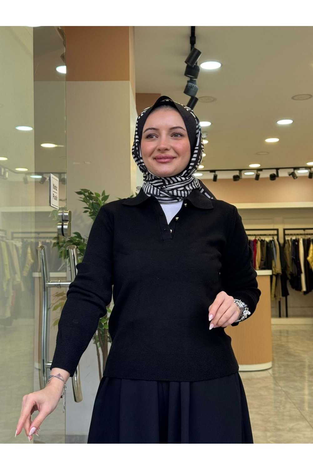 YARIM DÜĞMELİ KAZAK - SİYAH - STD